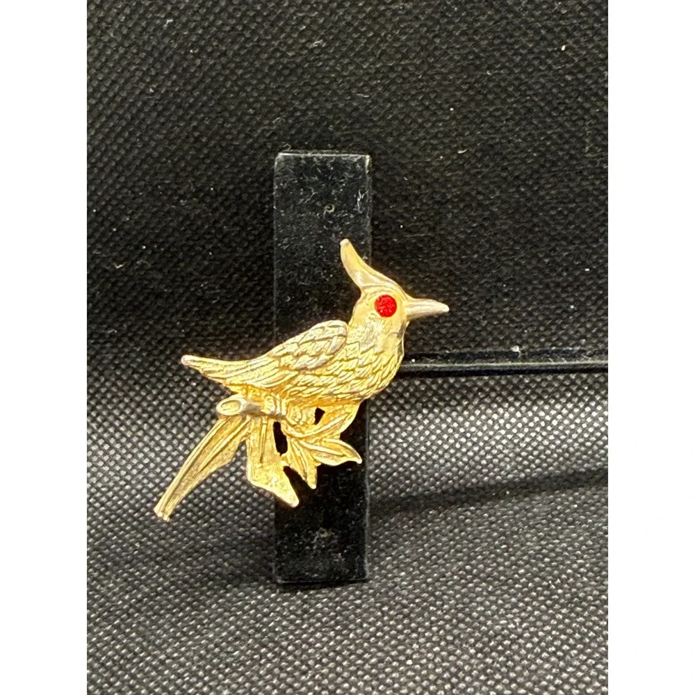 Vintage Gold Tone Bird Brooch Red Rhinestone Eye Crested Bird Pin